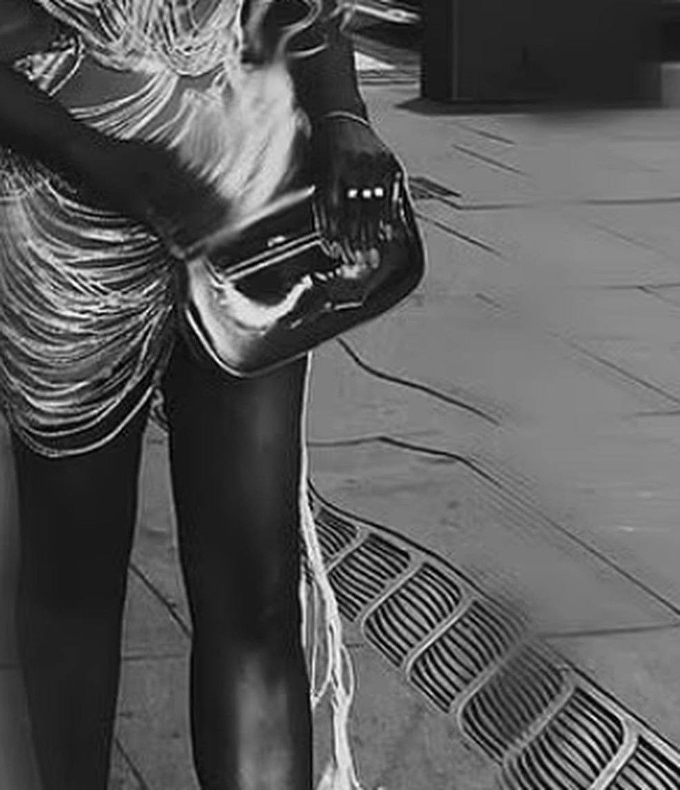 A atriz Suzan Mutesi com sua foto editada — Foto: Reprodução/Instagram