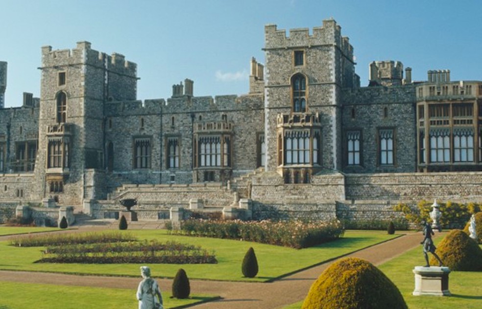 O Castelo de Windsor, uma das muitas propriedades da Família Real Britânica, em foto de 1980 — Foto: Getty Images