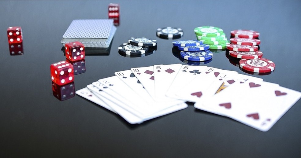 Jogo De Poker Texas Hold'em Poker Set Fichas Bralho E Toalha em