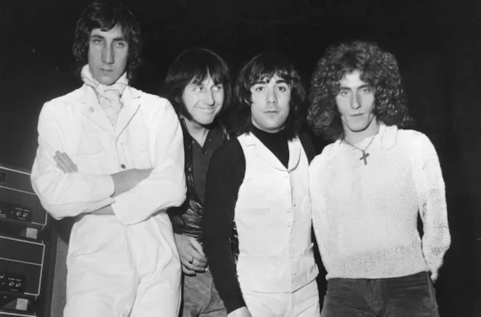 Os músicos Roger Daltrey e Pete Townshend com seus colegas do The Who em foto do início de carreira da banda — Foto: Getty Images