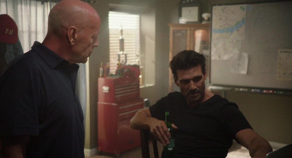 Frank Grillo e Bruce Willis em Contra-Ataque — Foto: Divulgação