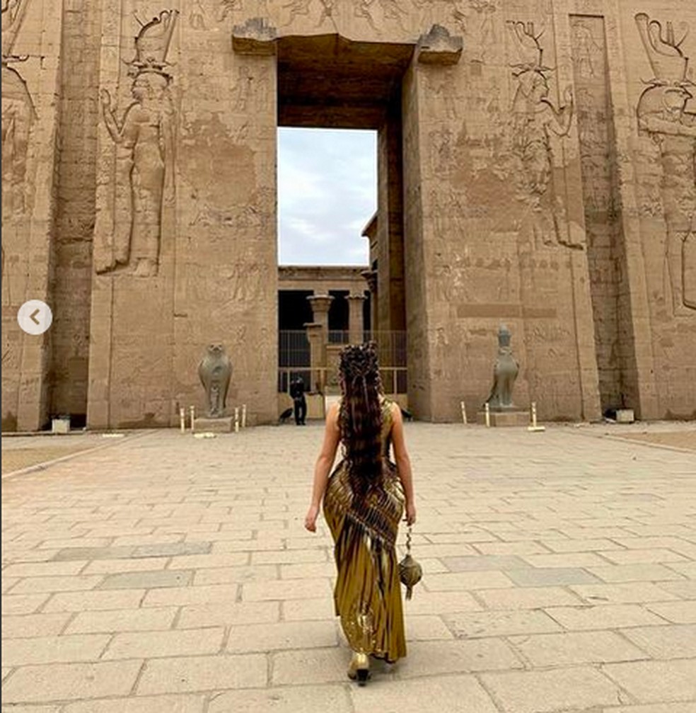 Demi Rose em templo egípcio de 237 a.C.  — Foto: Instagram