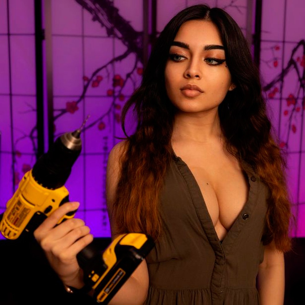 'Musa nerd' supera preconceitos e viraliza nas redes com conteúdo