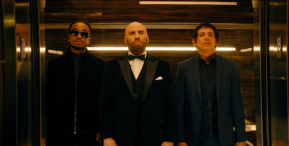 John Travolta em cena de Transação Perigosa 2 (2025) — Foto: Reprodução
