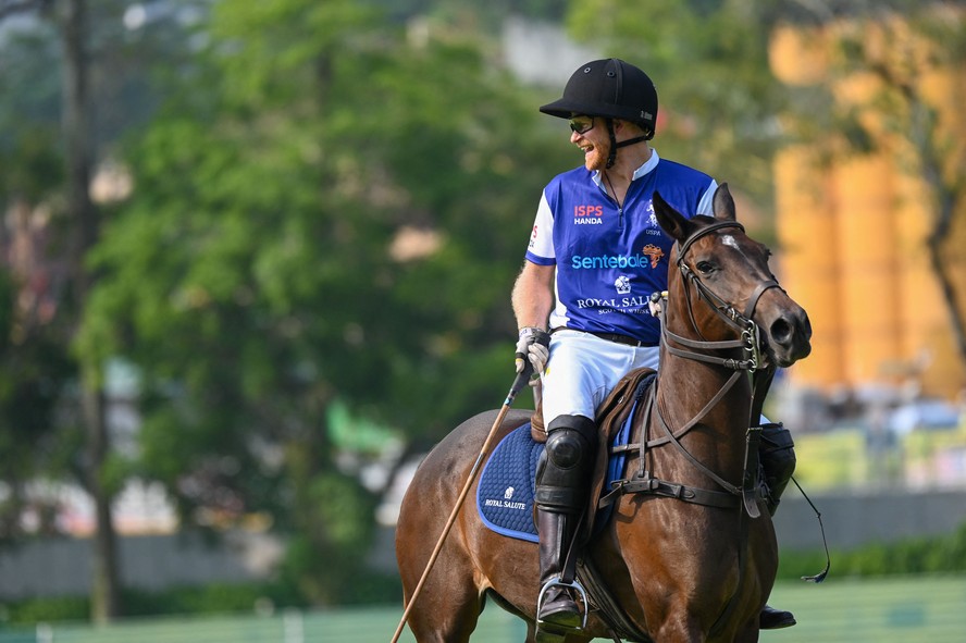 O Príncipe Harry em partida de polo em Singapura