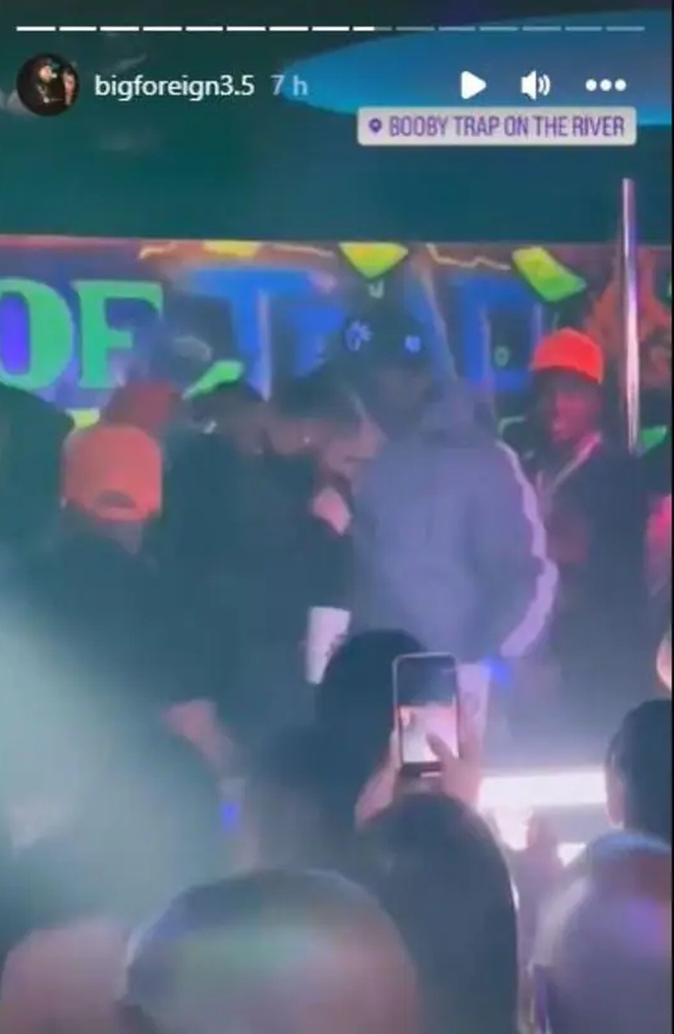 Drake foi visto em boate em Miami na noite anterior ao dia do seu show no Lollapalooza 2023 — Foto: Instagram
