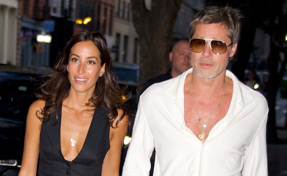 Brad Pitt e a namorada Ines de Ramon — Foto: Getty Images
