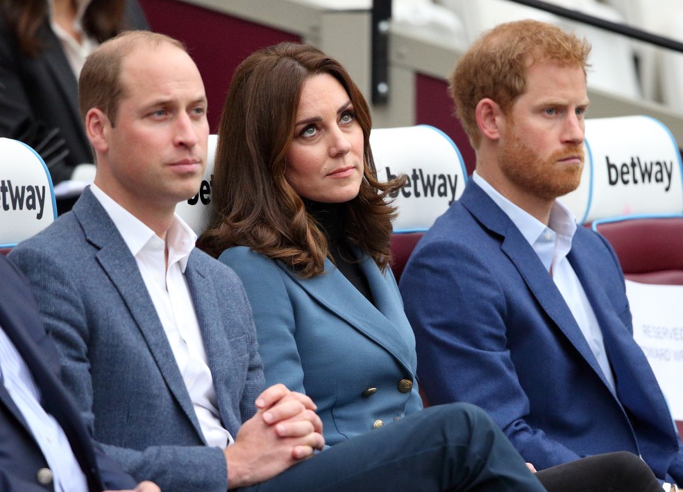 Kate Middleton entre os Príncipes William e Harry — Foto: Getty Images