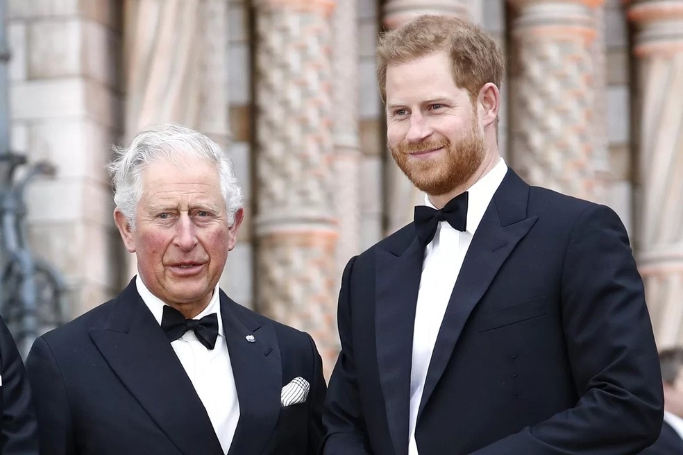 Charles e seu filho, o Príncipe Harry. — Foto: GettyImages
