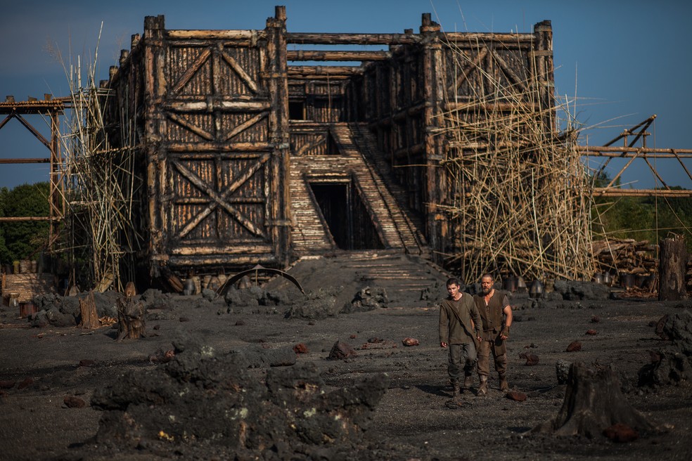 Logan Lerman e Russell Crowe em 'Noé' (2014) — Foto: divulgação
