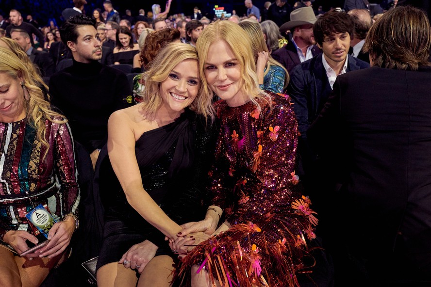 Reese Witherspoon e Nicole Kidman participam do 53º CMA Awards em 2019