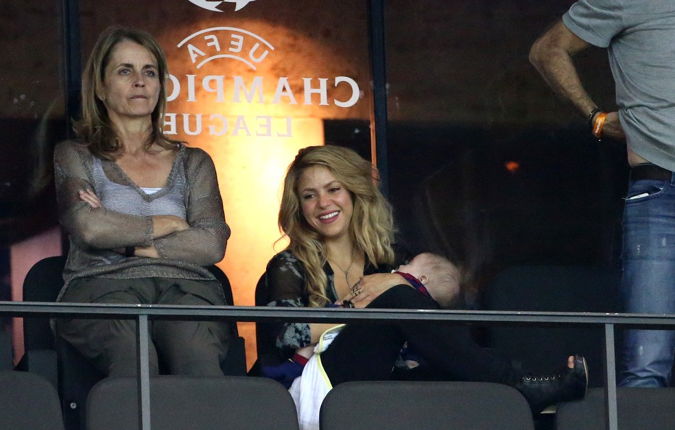 Montserrat Bernabeu e Shakira na época em que a cantora ainda era casada com Gerard Piqué — Foto: Getty