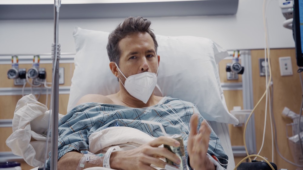 Ryan Reynolds se emociona ao realizar sonho de fã com câncer terminal ...