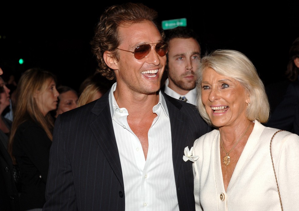 Matthew McConaughey com a mãe — Foto: Getty Images