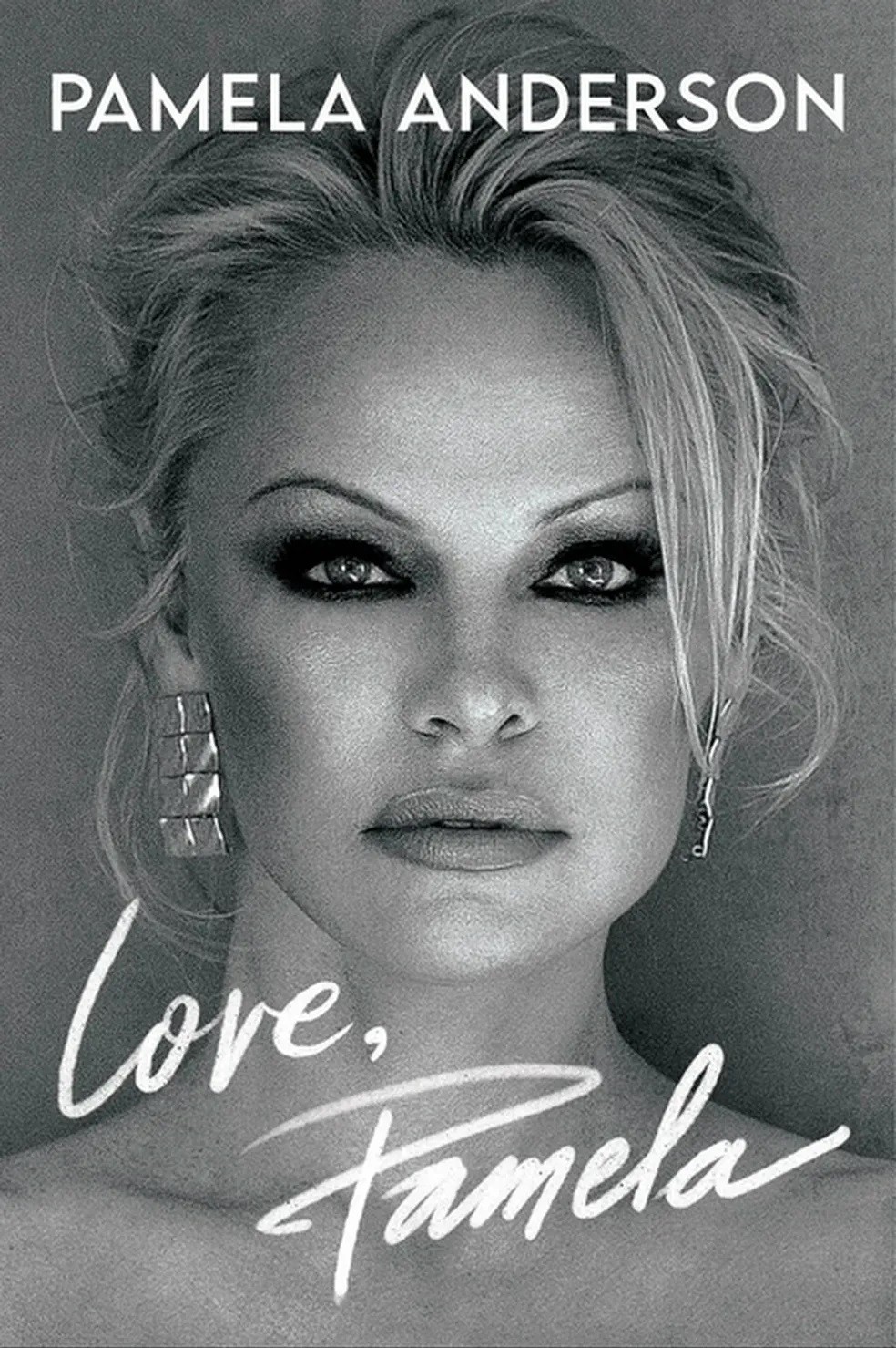 A capa da autobiografia de Pamela Anderson  — Foto: Divulgação