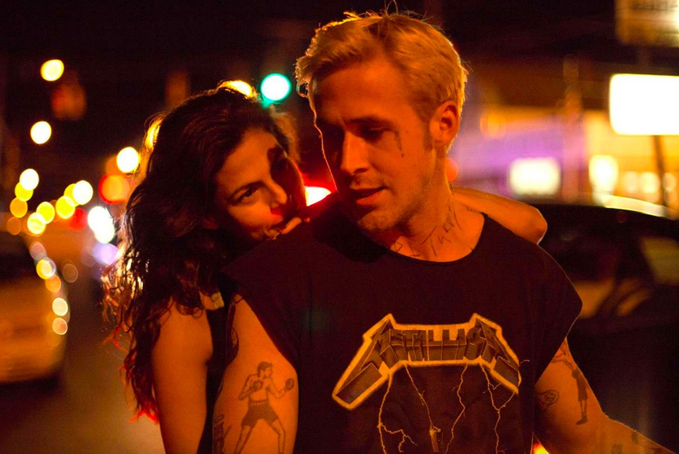 Eva Mendes e Ryan Gosling em O Lugar Onde Tudo Termina (2012) — Foto: Reprodução