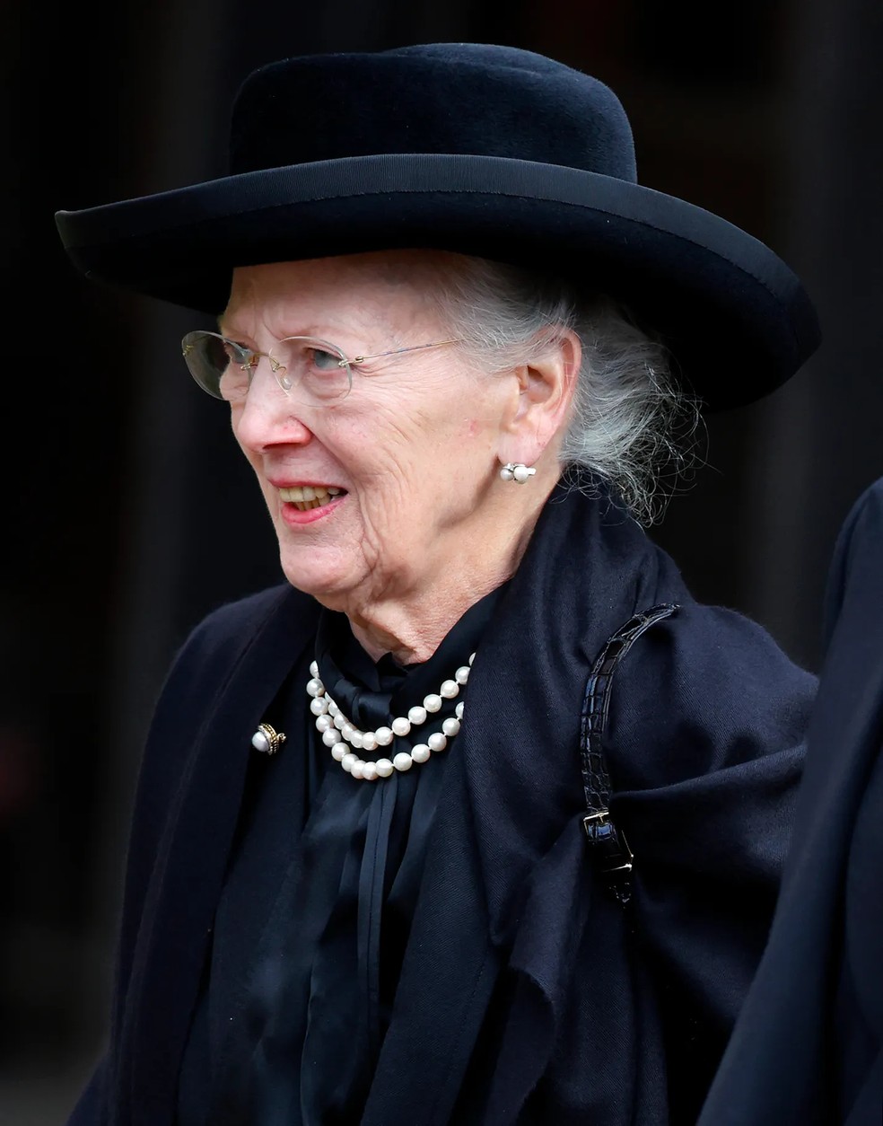A rainha Margrethe II da Dinamarca no funeral da prima, a rainha Elizabeth II (1926-2022) — Foto: Getty Images