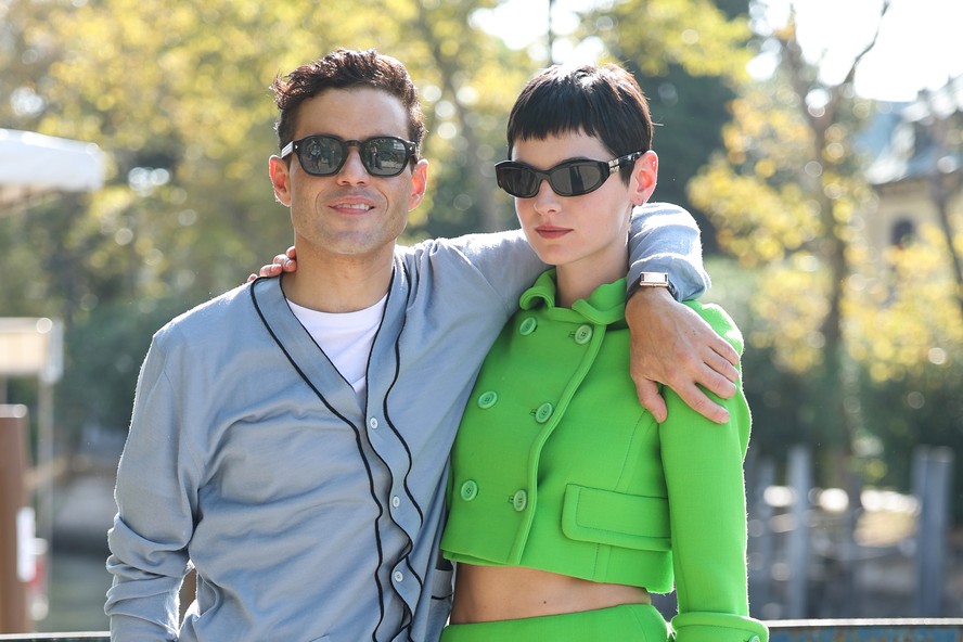 Rami Malek, o Freddie Mercury de 'Bohemian Rhapsody', e Emma Corrin ...