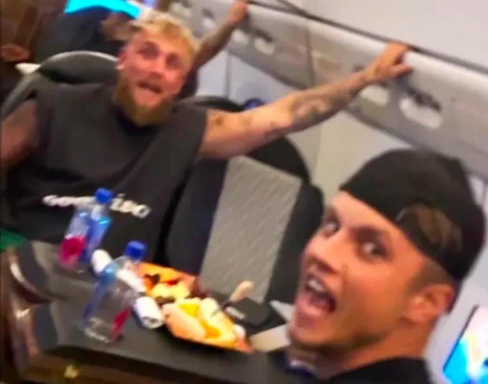 Jatinho de Jake Paul é atingido por raio dois meses antes de luta com ...