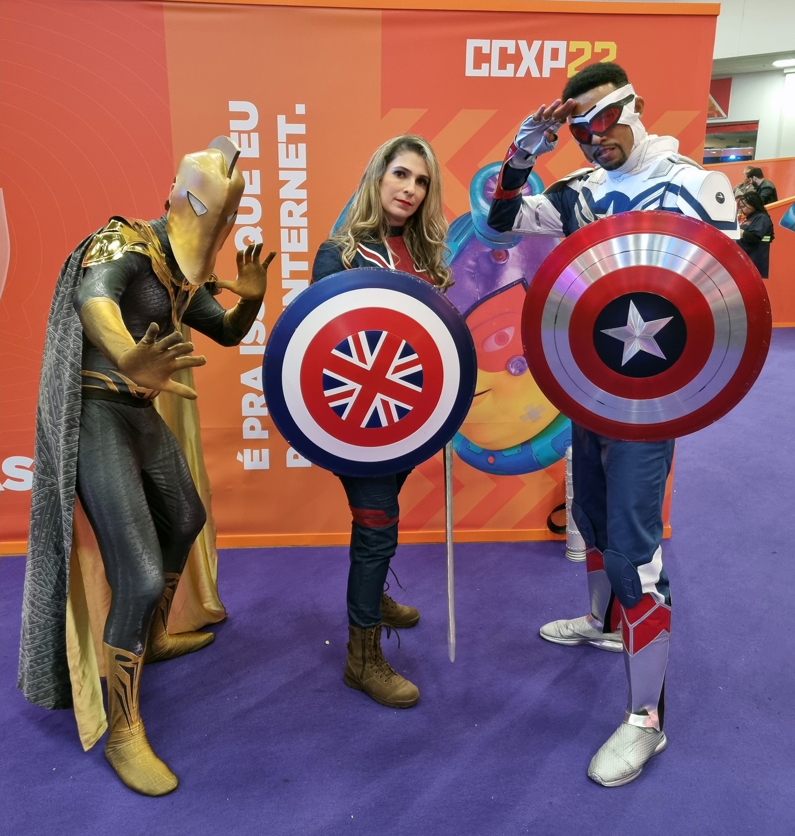 Cosplayers concentraram holofotes na CCXP22 | Na foto: @israel_cosplay, @vinycosplay e @kmussi.cosplay | formam grupo com @m.mussicosplay — Foto: MONET