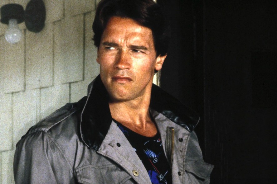 Arnold Schwarzenegger em cena de O Exterminador do Futuro (1984)