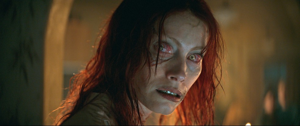 Alyssa Sutherland em 'A Morte do Demônio: A Ascensão' (2023) — Foto: divulgação