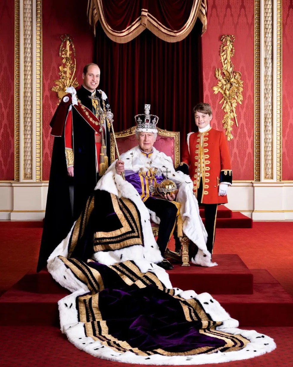 Rei Charles III e os príncipes William e George: a linha sucessória ao trono britânico — Foto: Divulgação