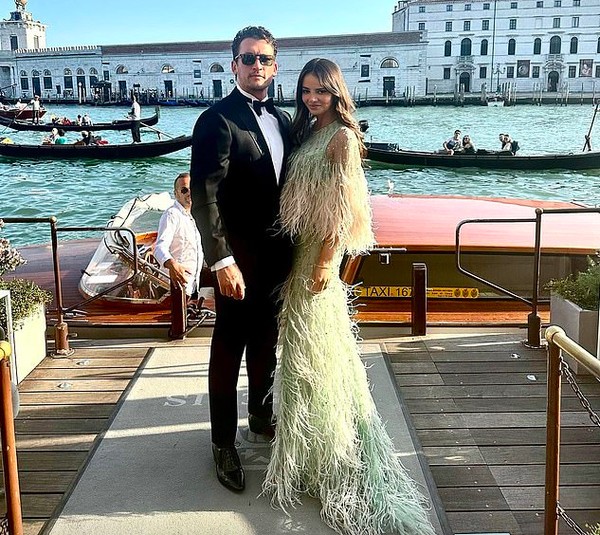 Por dentro do casamento luxuoso e badalado da atriz premiada Anya Taylor-Joy  e roqueiro em Veneza, Celebridades