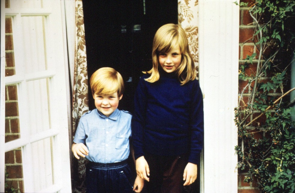 Charles Spencer e a Princesa Diana (1961 - 1997) na infância — Foto: Getty