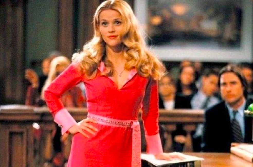 A atriz Reese Witherspoon em cena de Legalmente Loira (2001) — Foto: Reprodução