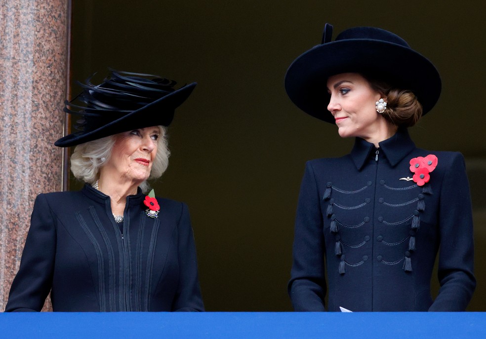 A Rainha Consorte Camilla e a Princesa Kate Middleton na cerimônia do Remembrance Day 2023 — Foto: Getty Images