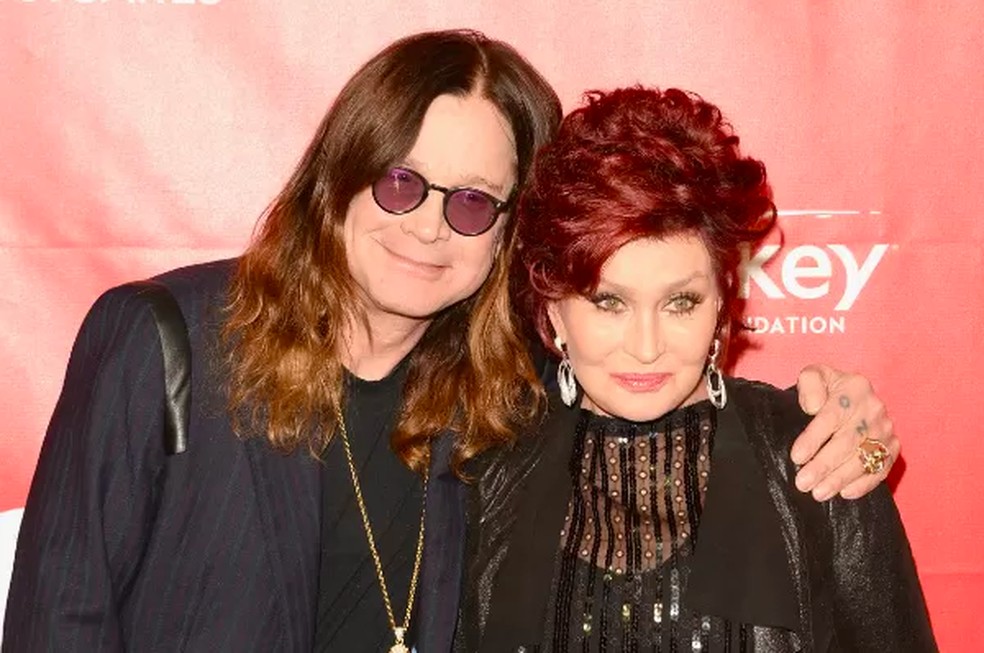 O músico Ozzy Osbourne e sua esposa e empresária, Sharon Osbourne — Foto: Getty Images