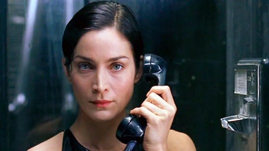 Carrie-Anne Moss, estrela de 'Matrix', revela por que decidiu deixar Hollywood após 30 anos