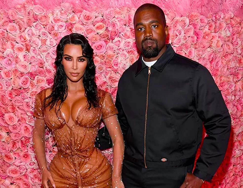 Kim Kardashian e Kanye West no MET Gala 2019, com a socialite utilizando o look que causou incômodo no marido — Foto: Getty Images