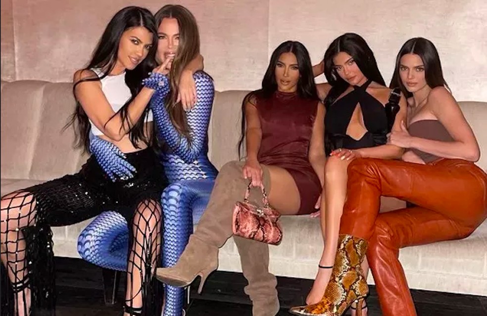 As cinco irmãs do clã Kardashian-Jenner: Kourtney Kardashian, Khloé Kardashian, Kim Kardashian, Kylie Jenner e Kendall Jenner — Foto: Instagram