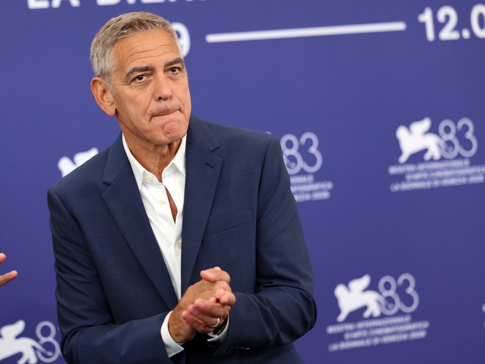 George Clooney comparece à sessão de fotos do Leão de Ouro pelo Conjunto da Obra durante o 83º Festival Internacional de Cinema de Veneza no Palazzo del Casino em 2 de setembro de 2026 em Veneza, Itália. — Foto: Getty Images