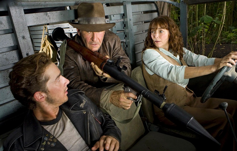 Shia Labeouf, Harrison Ford e Karen Allen em cena de Indiana Jones e O Reino da Caveira de Cristal (2008) — Foto: Reprodução