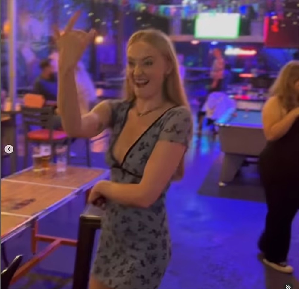 Sophie Turner queria voltar para Inglaterra para ter vida mais simples