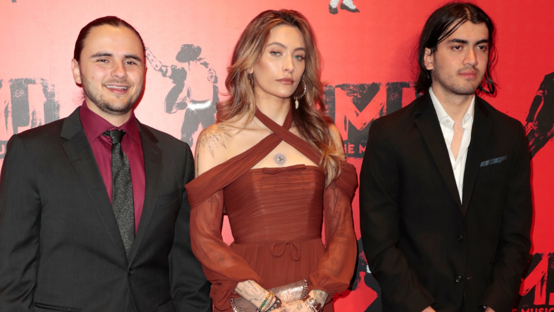 Paris Jackson disputa controle de herança de R$ 4 bilhões com irmãos