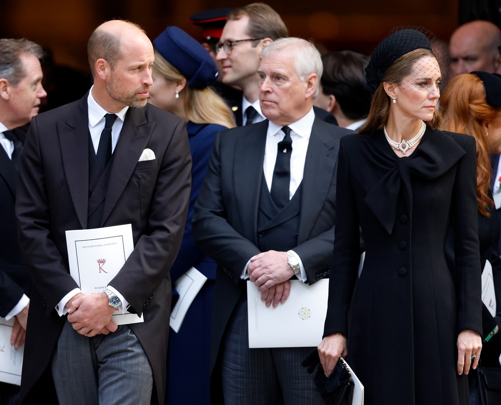 Príncipe William, Príncipe Andrew e Princesa Kate Middleton no funeral de Katharine, Duquesa de Kent (1933-2025) na Catedral de Westminster, em 16 de setembro de 2025 — Foto: Getty Images