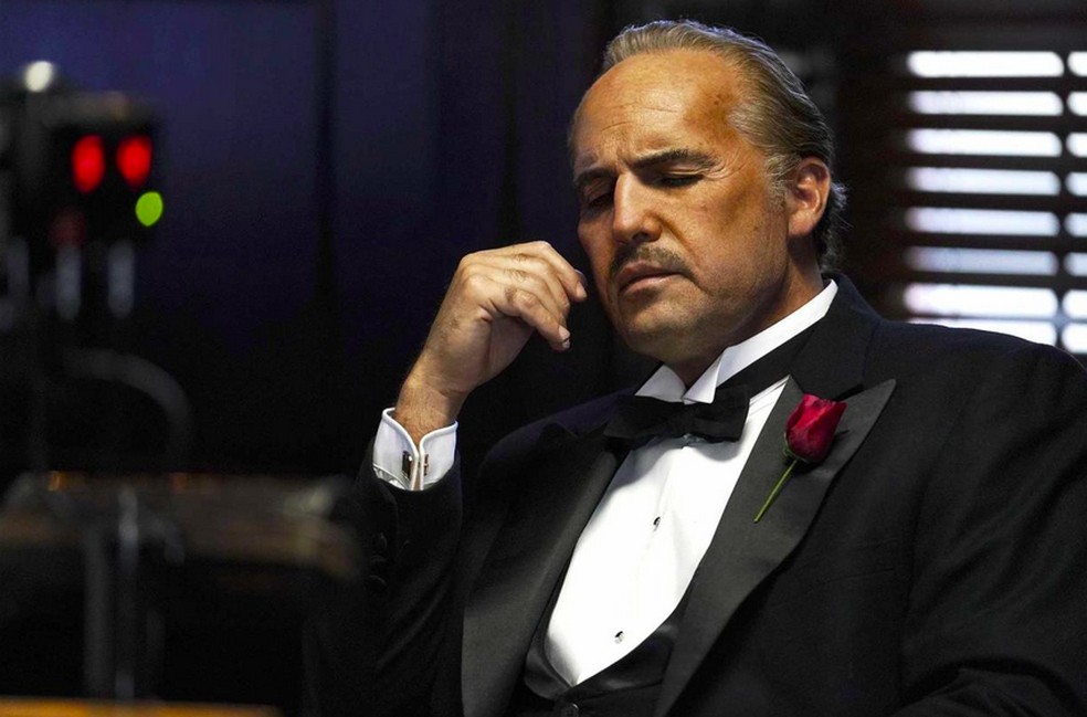 Ator impressiona como Don Corleone, de 'O Poderoso Chefão', em ...