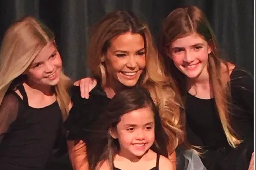 Denise Richards com as três filhas — Foto: Instagram