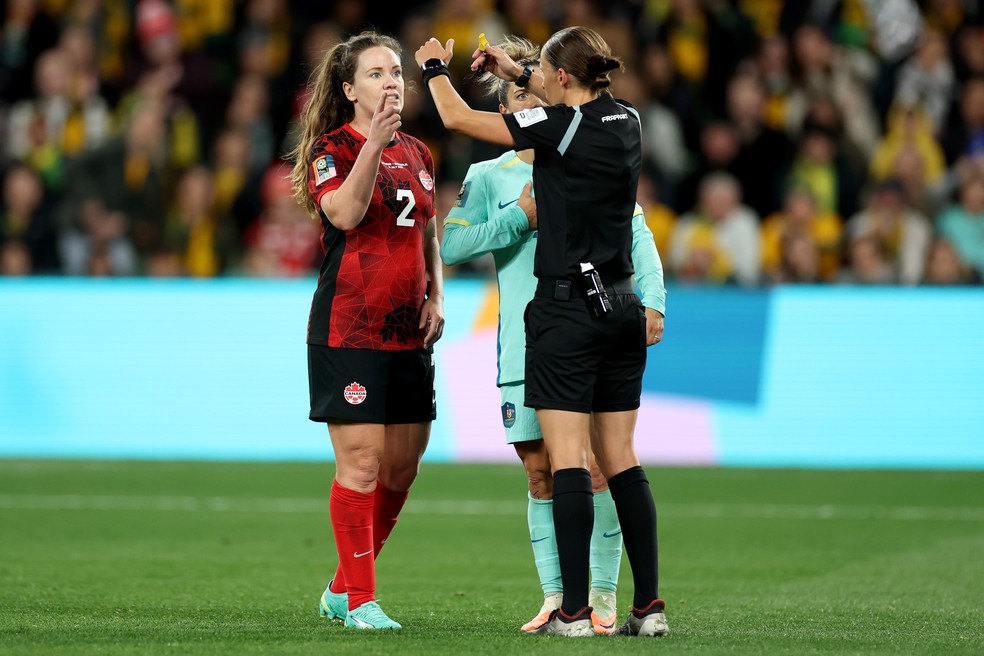 A jogadora de futebol canadense Allysha Chapman reclamando na derrota do Canadá por 4 a 0 para a Austrália na Copa do Mundo — Foto: Getty Images