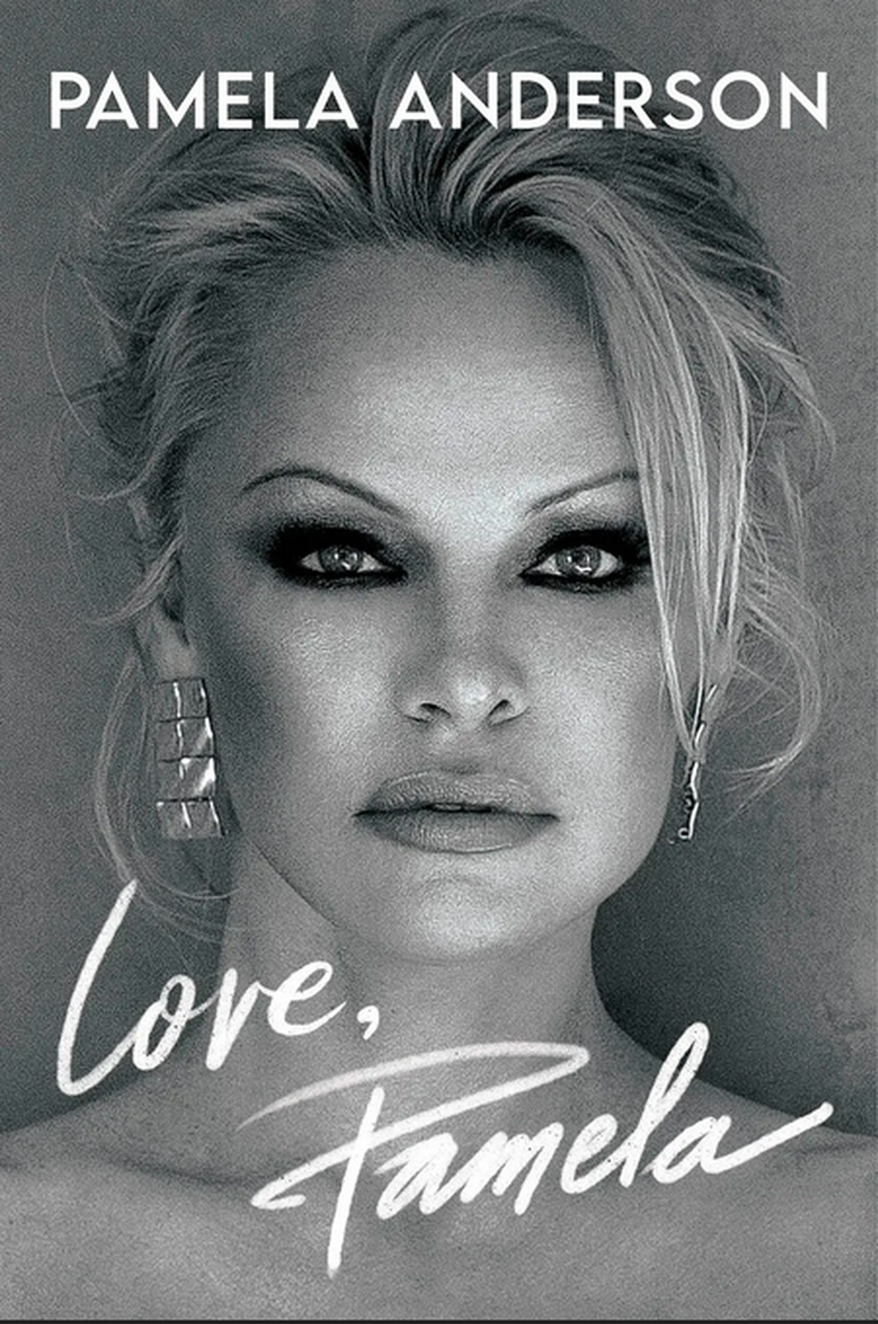 A capa da autobiografia de Pamela Anderson — Foto: Divulgação