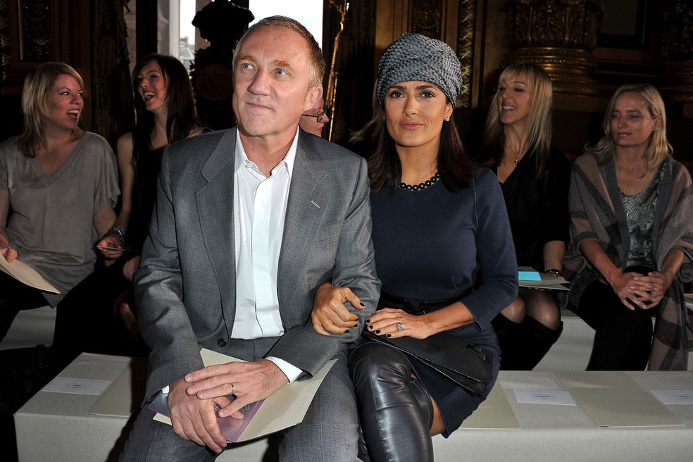 O empresário François-Henri Pinault e a atriz Salma Hayek — Foto: Getty Images
