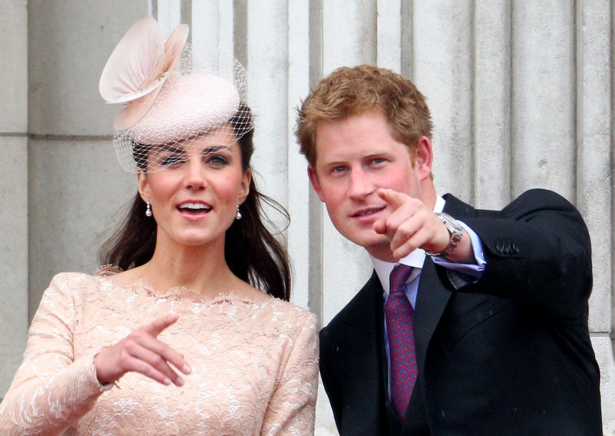 A Duquesa Kate Middleton e o Príncipe Harry em foto de 2012