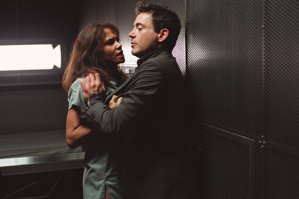Robert Downey Jr. e Halle Berry em 'Na Companhia do Medo' — Foto: Divulgação