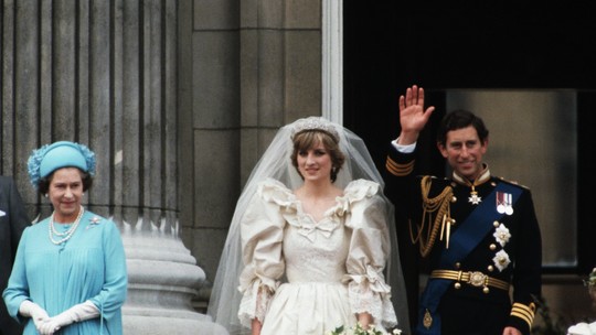 Leitura labial revela o que a Rainha Elizabeth II e Charles falaram para Diana após casamento há 43 anos
