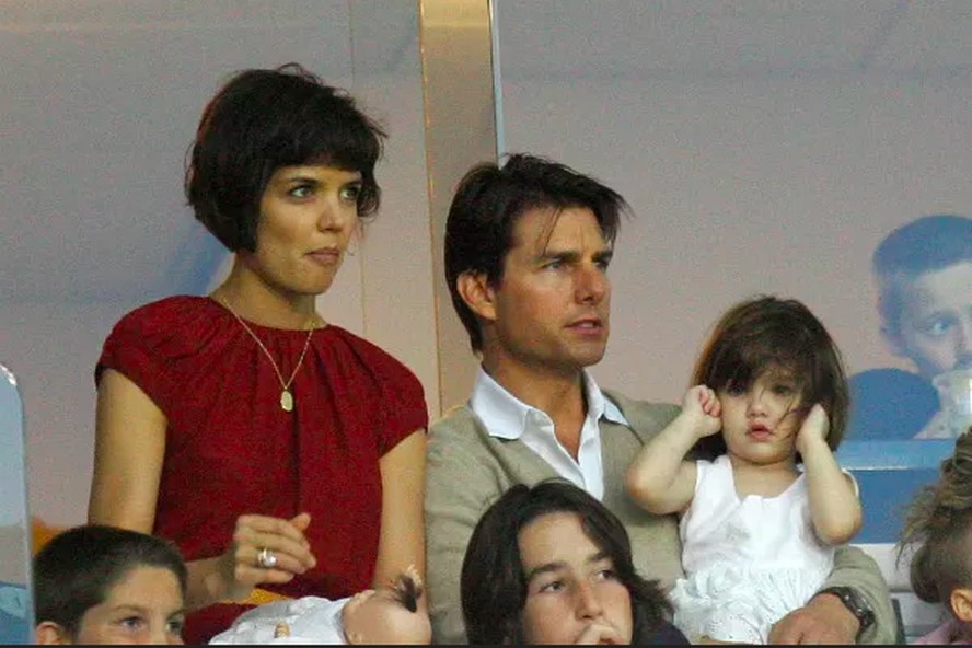 Tom Cruise e Katie Holmes com a filha quando as duas celebridades ainda estavam casadas