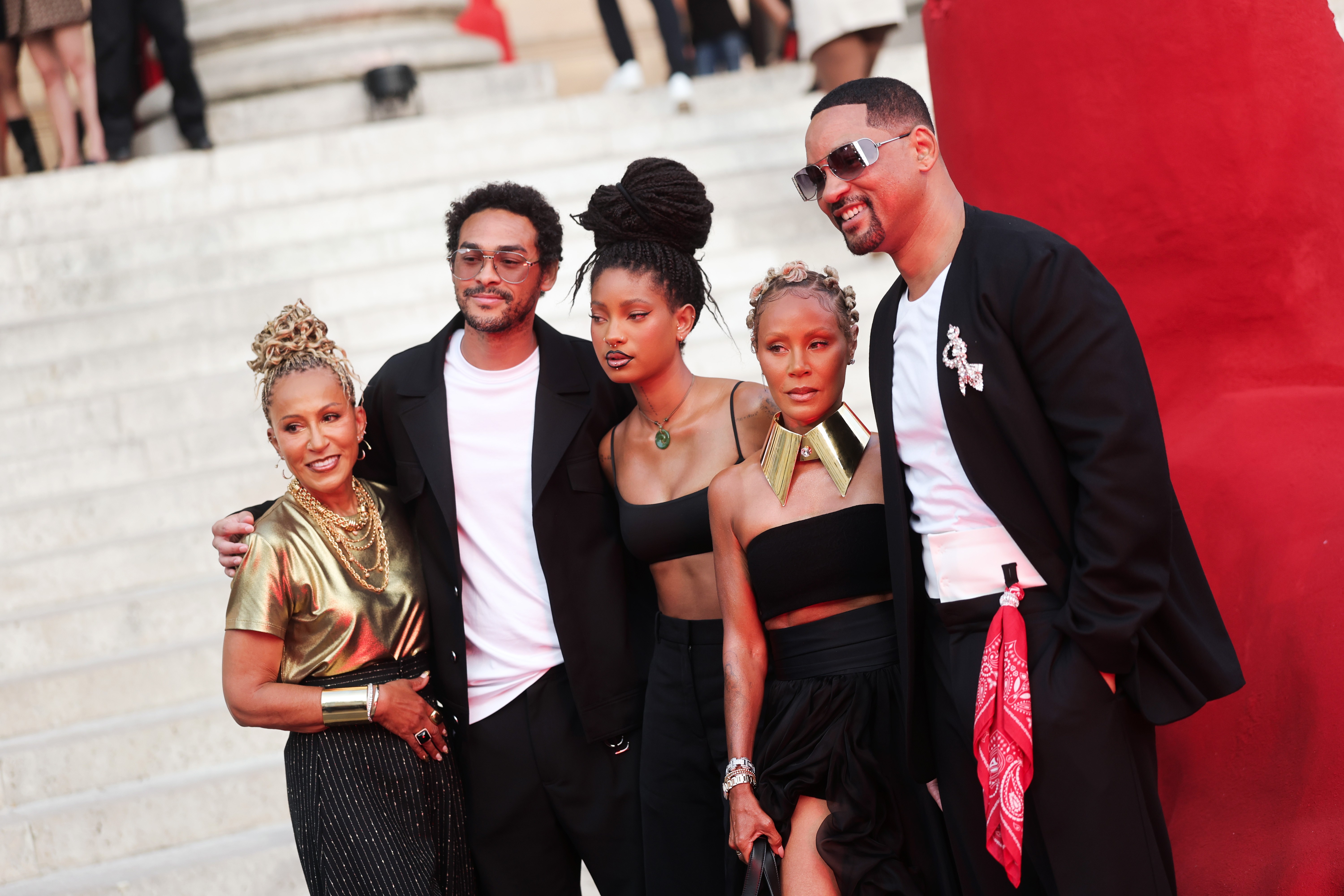 Will e Jada Pinkett Smith aparecem juntos em Paris com a família